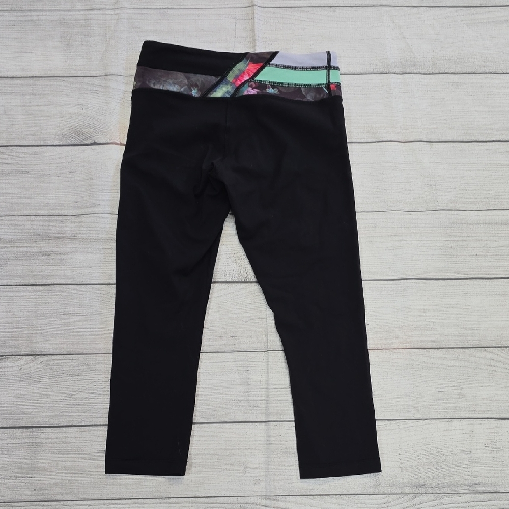 Lululemon Crop Size 4 - Picture 3 of 8